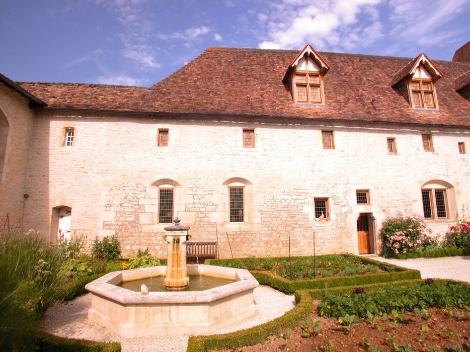 cour intérieure, aile ouest, façade est, vue partielle