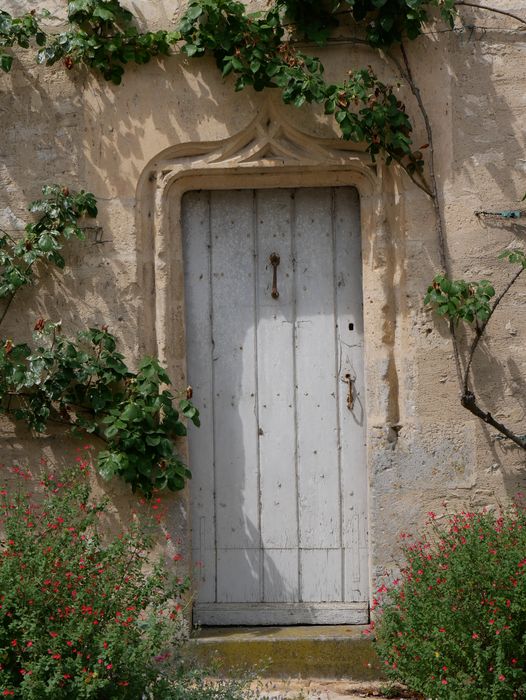 porte d’accès secondaire sur rue