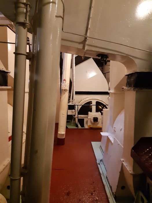 bateau météorologique (frégate) : France I, aménagement intérieur
