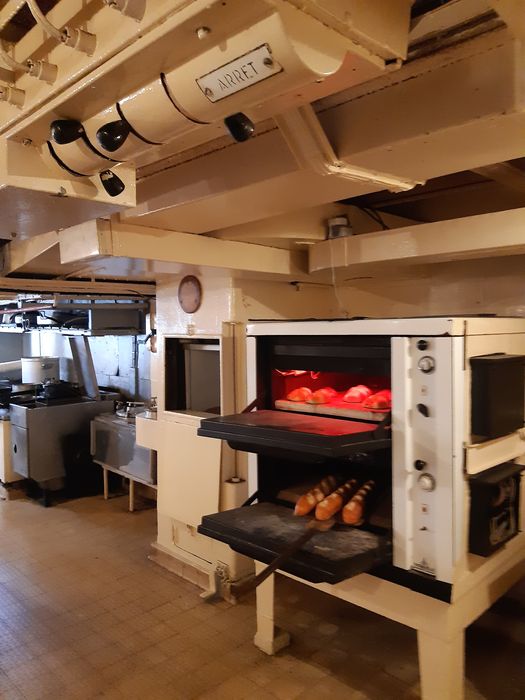 bateau météorologique (frégate) : France I, aménagement intérieur
