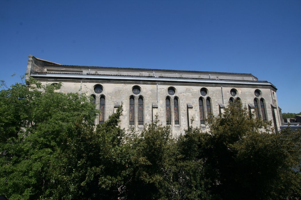 église, façade latérale sud, vue partielle