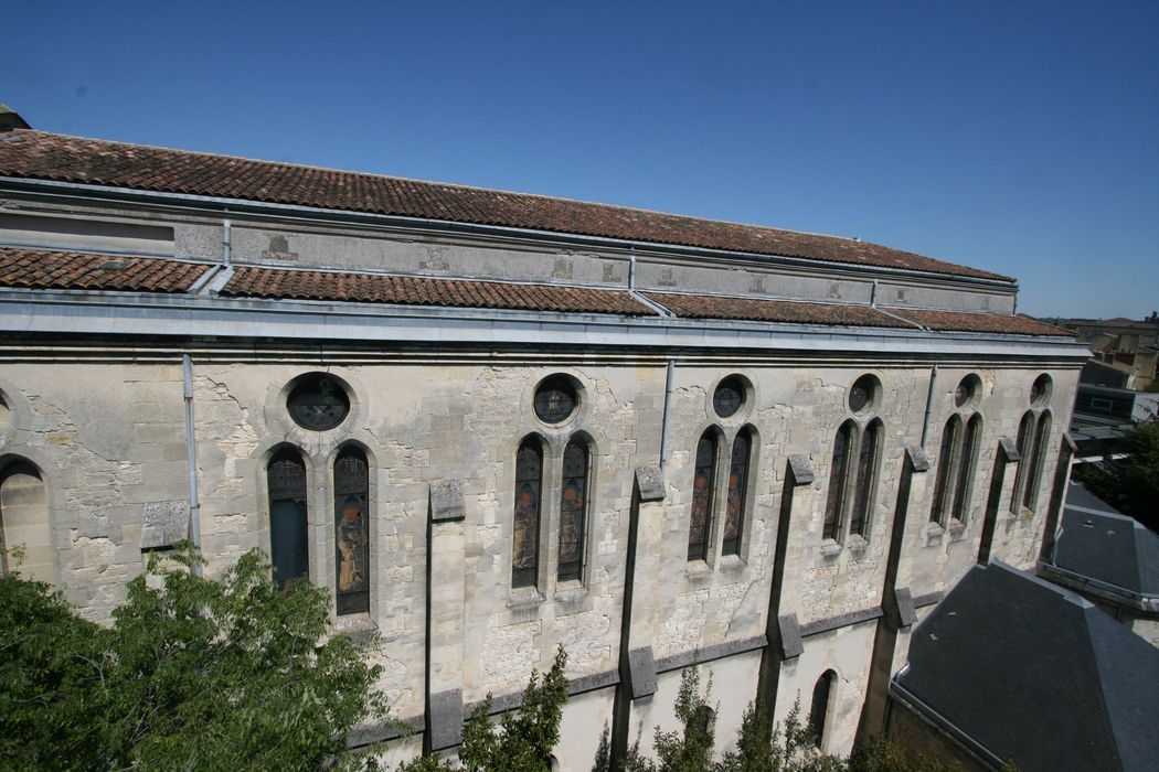 église, façade latérale sud, vue partielle