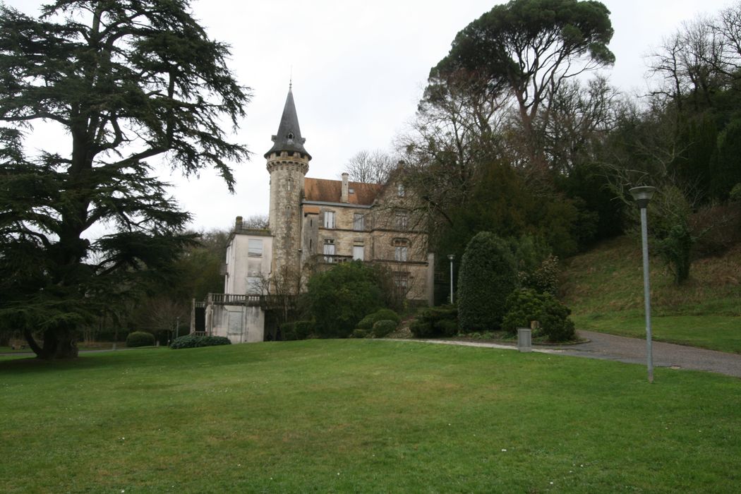 vue partielle du bâtiment depuis l’Ouest