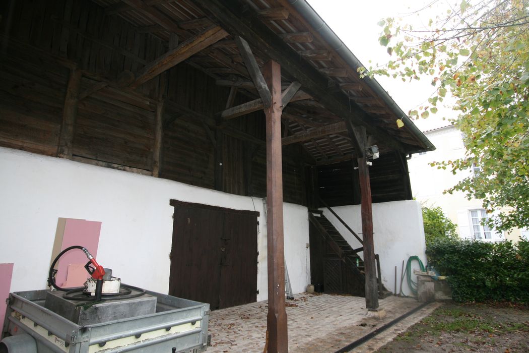 anciennes écuries, vue partielle