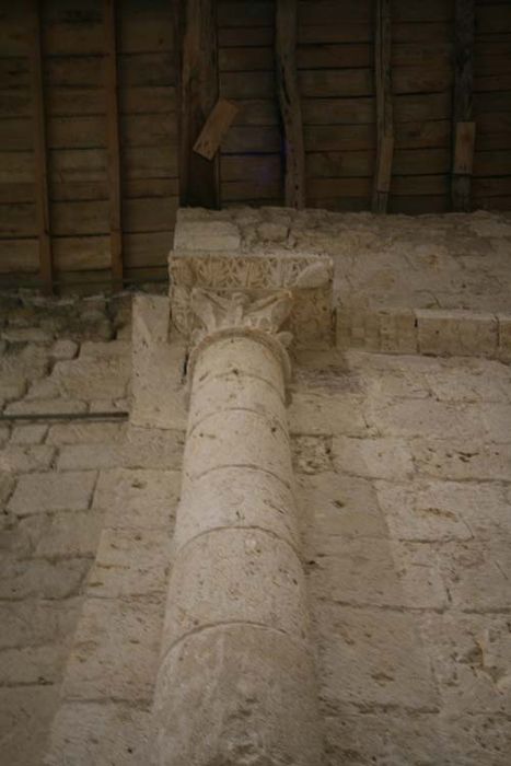 nef, détail d’un chapiteau sculpté