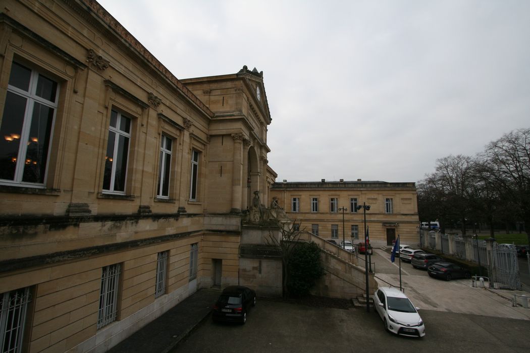 cour nord, vue générale des façades