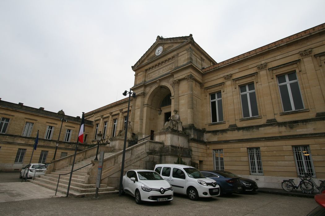 cour nord, vue générale de la façade antérieure