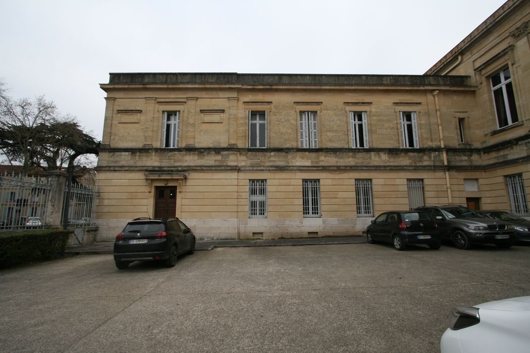 cour nord, aile latérale ouest, façade est