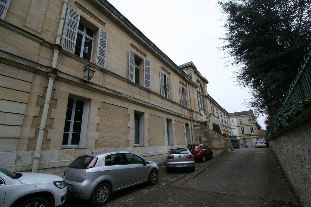 façade sud, vue partielle