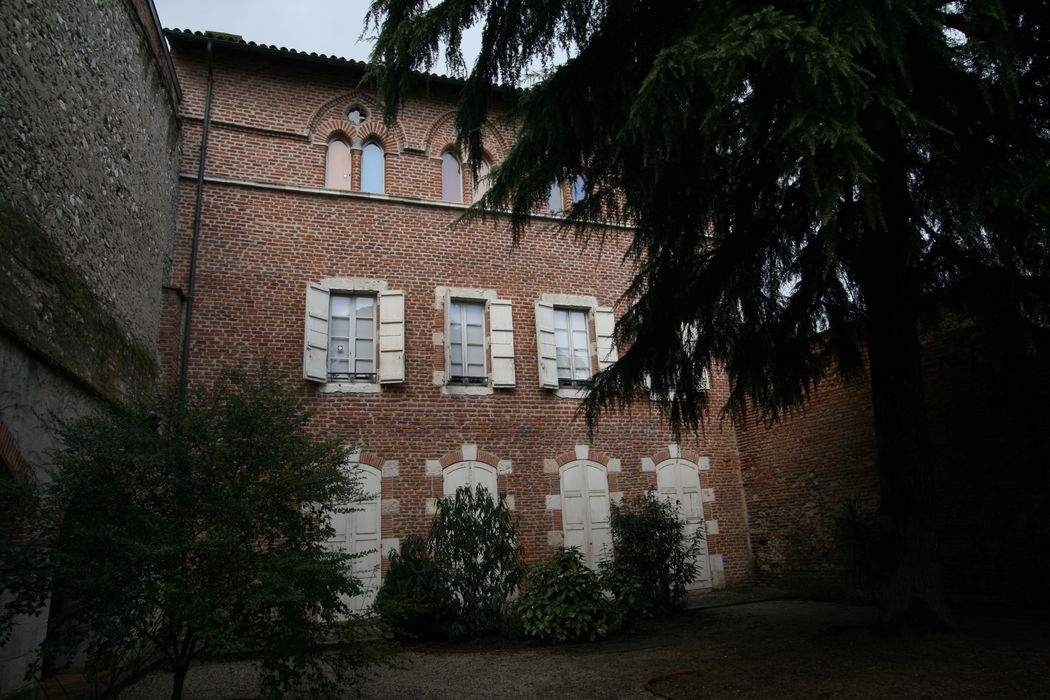 façade sud de l'hôtel de Monluc