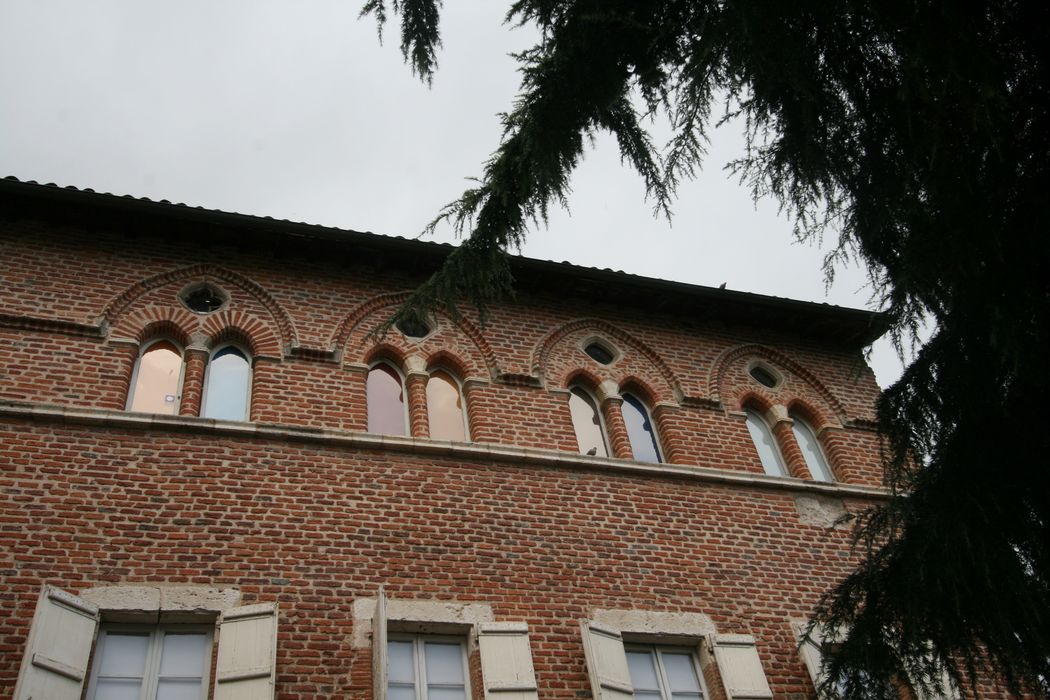 façade sud de l'hôtel de Monluc, vue partielle