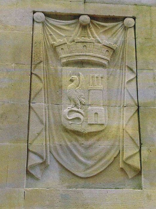 détail d’un bas-relief : Blason de la ville d’Agen