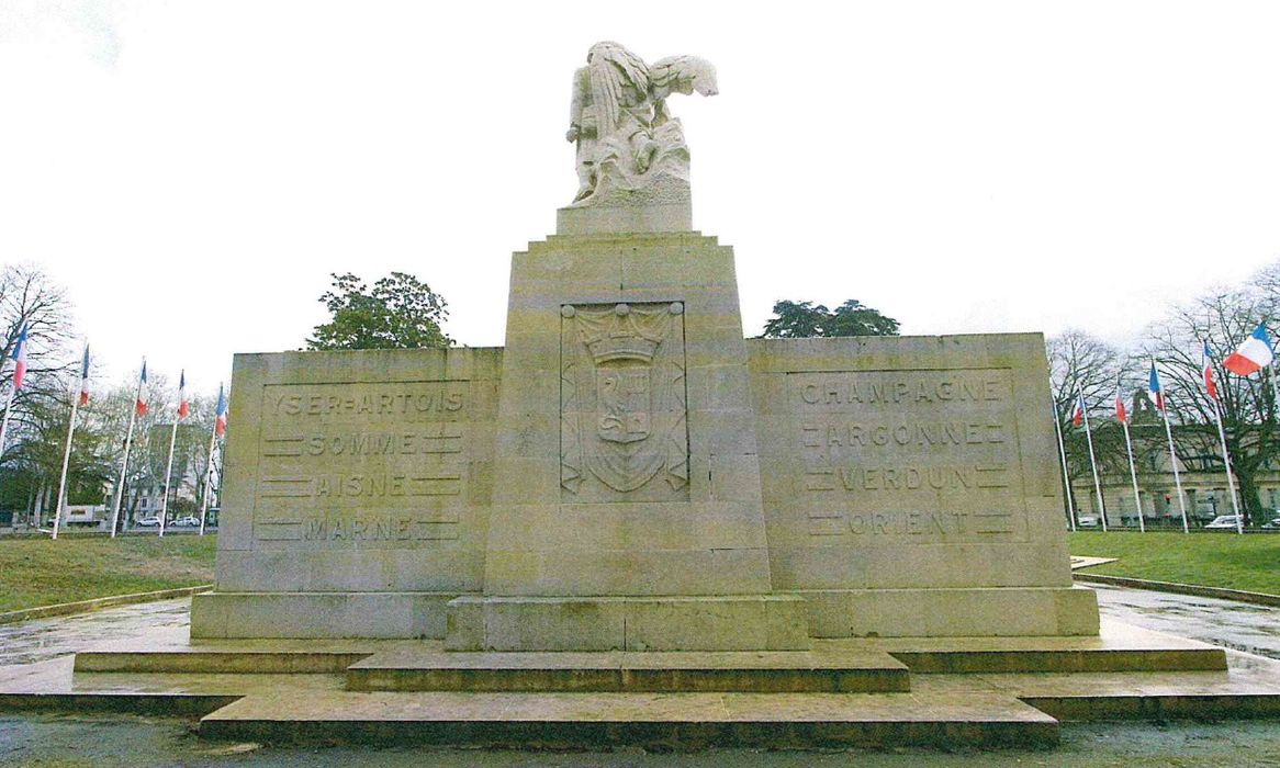 vue générale du monument (élévation postérieure)