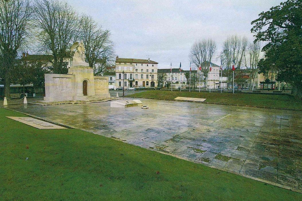 vue générale du monument dans son environnement