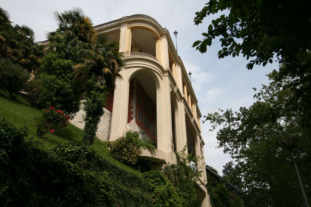 façades, angle sud-ouest, vue partielle