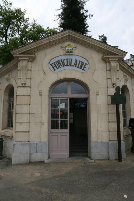 bâtiment d’accueil du funiculaire, vue partielle