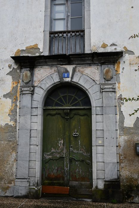 façade sud-ouest, porte d‘accès