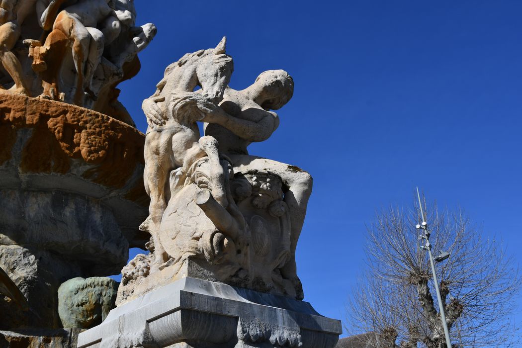 statue personnifiant la Plaine de Tarbes