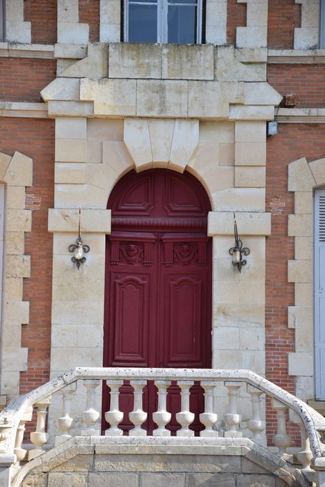 façade sud-ouest, porte d’accès