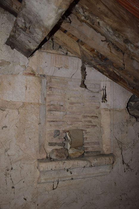 logis de la ferme de la Roche, ancienne baie médiévale