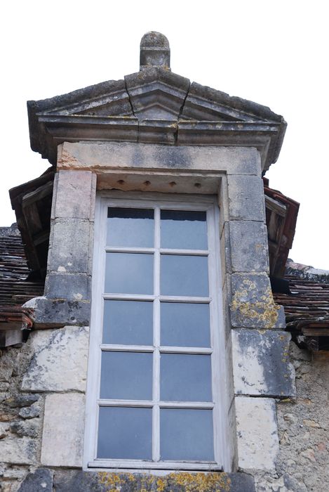 cour intérieure, aile nord, détail de la lucarne ouest