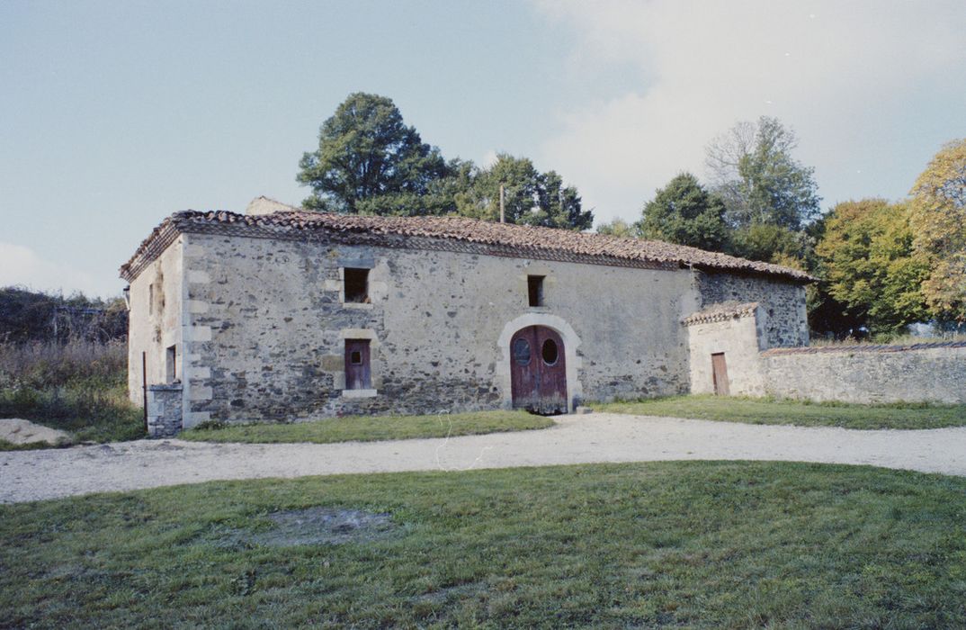 communs ouest, façade est