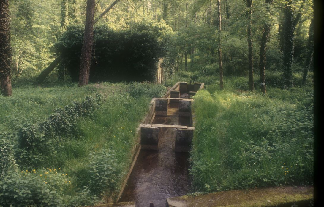 canal entre les deux étangs