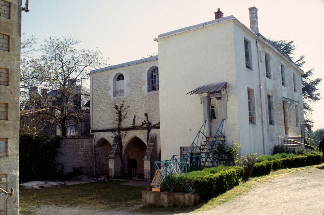 ancien cloître, vue partielle