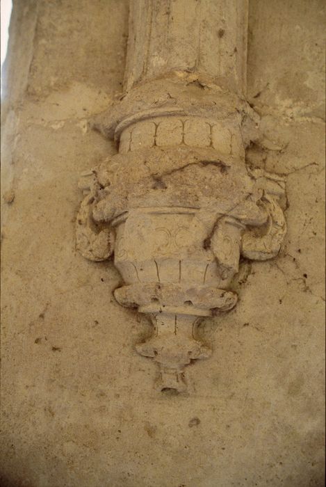 galerie de l’ancien cloître, détail d’une console sculpté