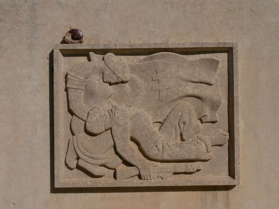 monument de la Roche de Bran, détail du bas-relief