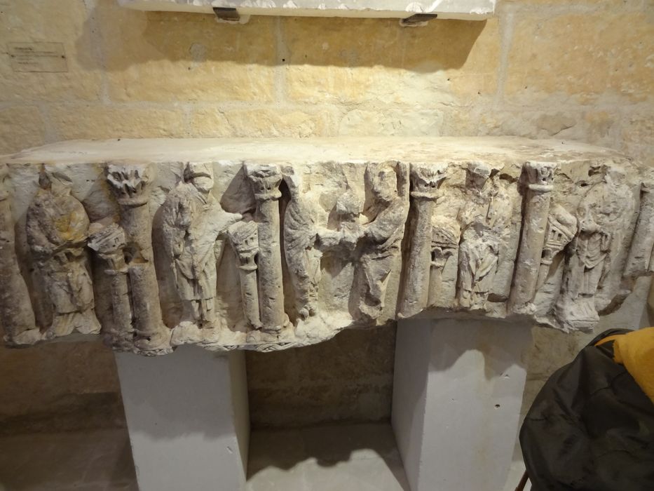 bas-relief (fragment lapidaire?) : Scènes non identifiées