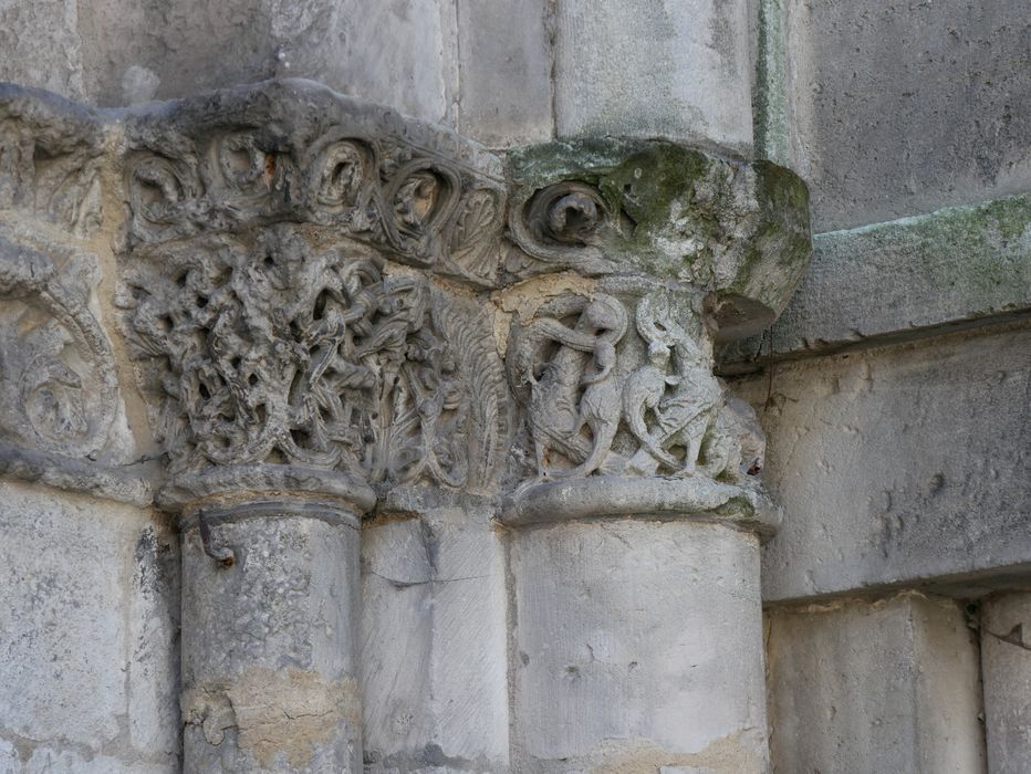 portail d’accès ouest, détail des chapiteaux