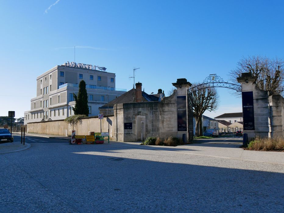 portail d’accès à l’angle de l’avenue Firino Martell et de la rue de Gatebourse