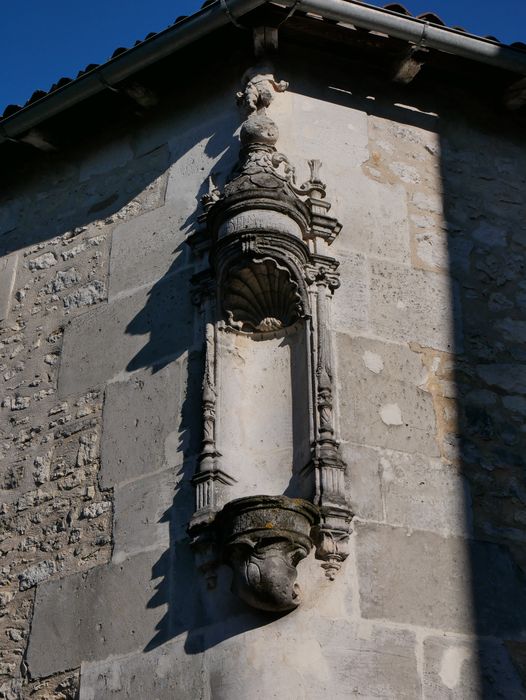 façades sur rues, détail de la niche d’angle