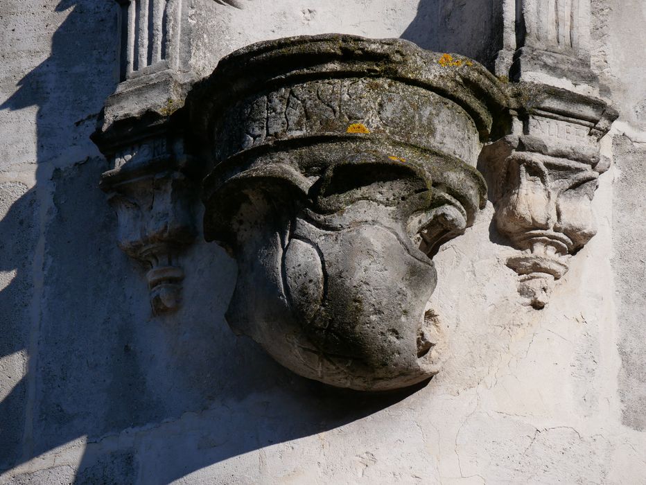 façades sur rues, niche d’angle