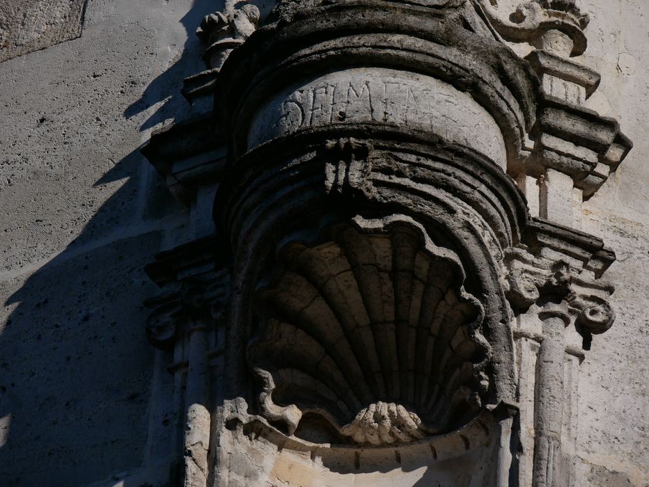 façades sur rues, niche d’angle