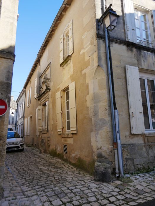 façade latérale sur rue