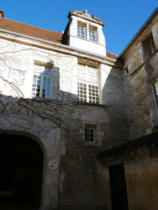 bâtiment sud, façade sud, vue partielle