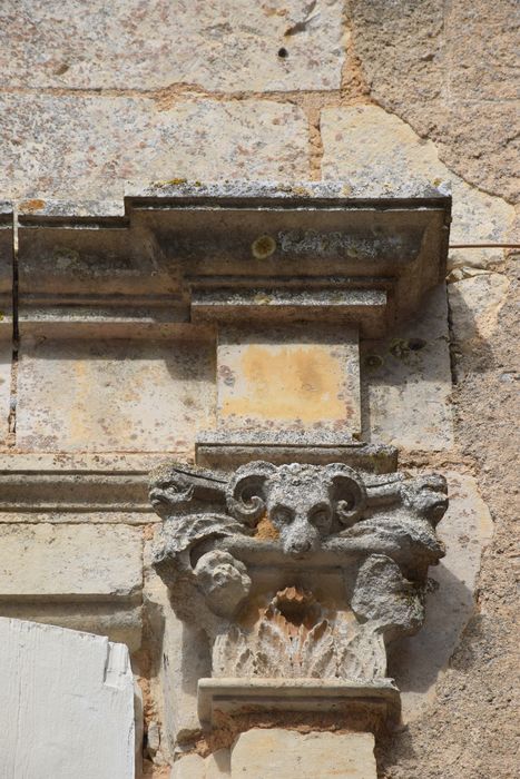 aile nord, façade sud-est, détail décoratif