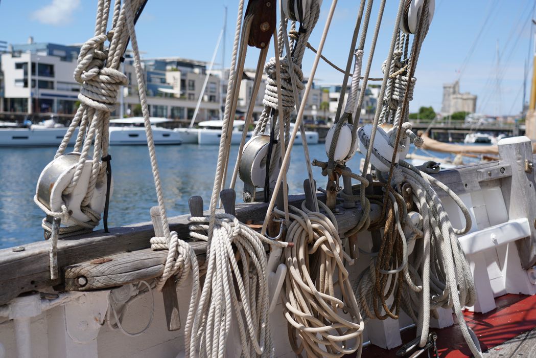 bateau de plaisance : ketch aurique de grande croisière, ex-harenguier (588807 H) dit Notre-Dame-des-Flots