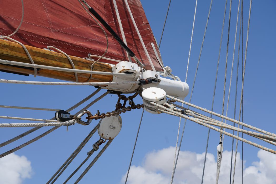 bateau de plaisance : ketch aurique de grande croisière, ex-harenguier (588807 H) dit Notre-Dame-des-Flots