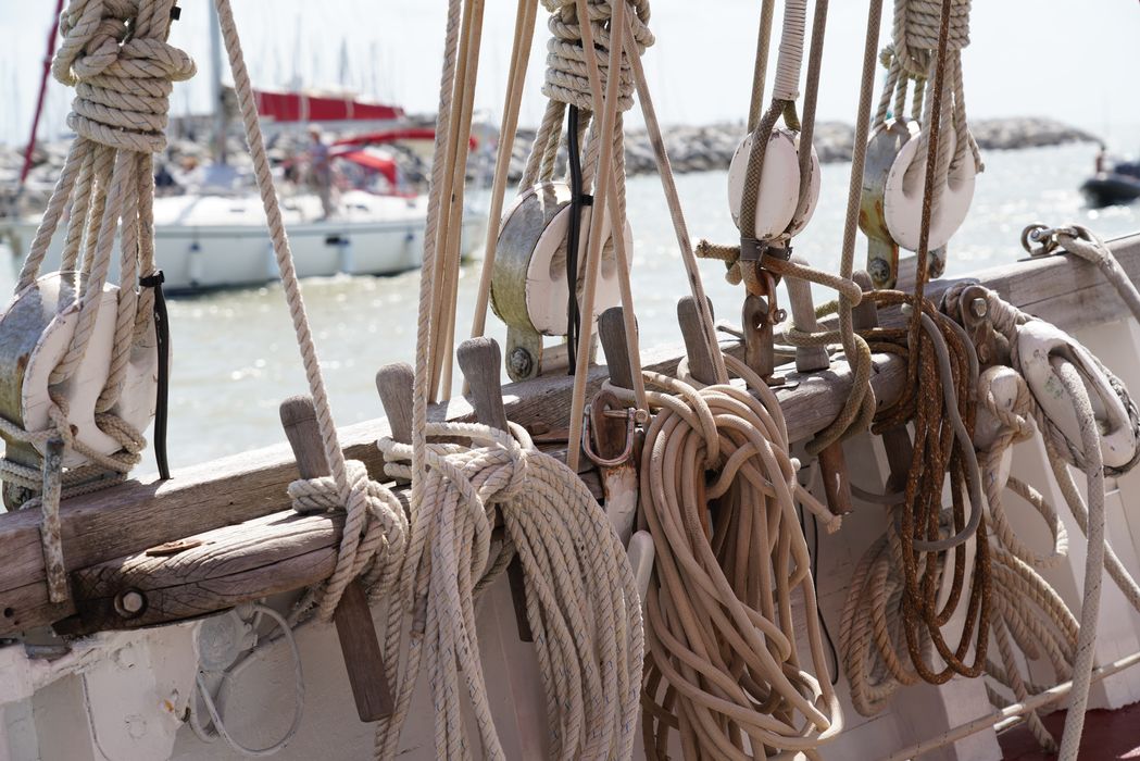 bateau de plaisance : ketch aurique de grande croisière, ex-harenguier (588807 H) dit Notre-Dame-des-Flots