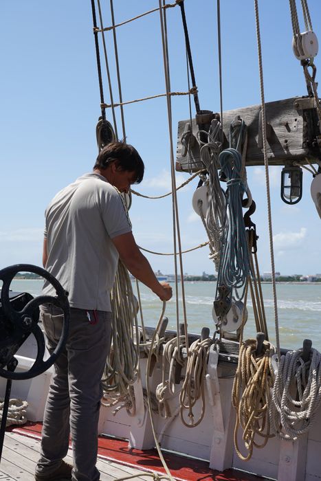 bateau de plaisance : ketch aurique de grande croisière, ex-harenguier (588807 H) dit Notre-Dame-des-Flots