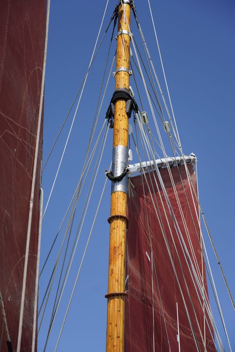 bateau de plaisance : ketch aurique de grande croisière, ex-harenguier (588807 H) dit Notre-Dame-des-Flots