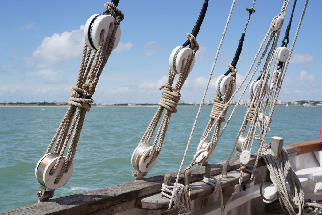 bateau de plaisance : ketch aurique de grande croisière, ex-harenguier (588807 H) dit Notre-Dame-des-Flots
