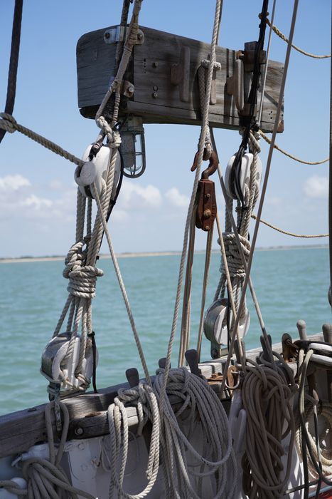 bateau de plaisance : ketch aurique de grande croisière, ex-harenguier (588807 H) dit Notre-Dame-des-Flots