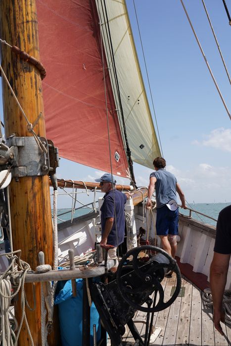 bateau de plaisance : ketch aurique de grande croisière, ex-harenguier (588807 H) dit Notre-Dame-des-Flots