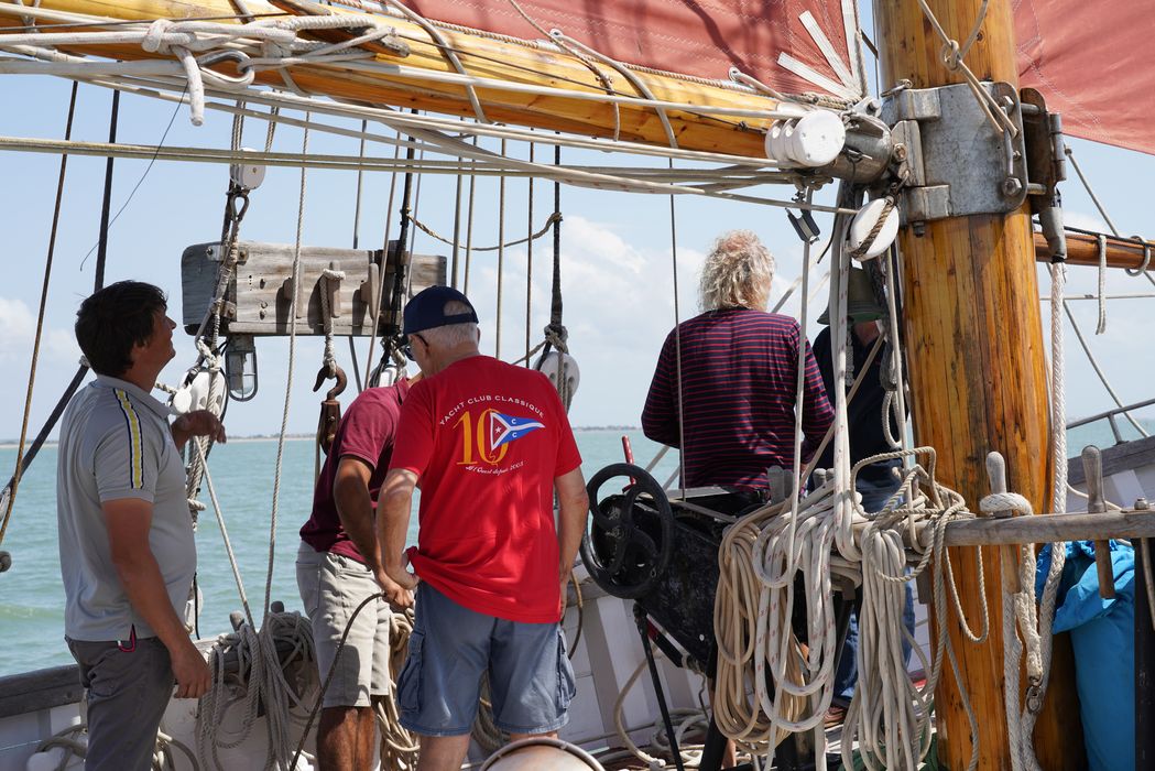 bateau de plaisance : ketch aurique de grande croisière, ex-harenguier (588807 H) dit Notre-Dame-des-Flots