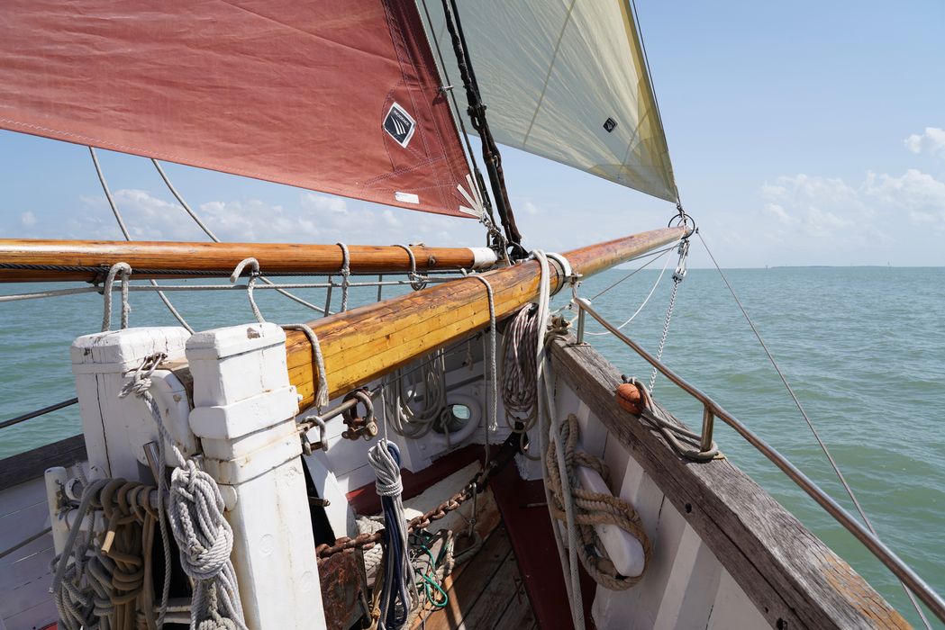 bateau de plaisance : ketch aurique de grande croisière, ex-harenguier (588807 H) dit Notre-Dame-des-Flots