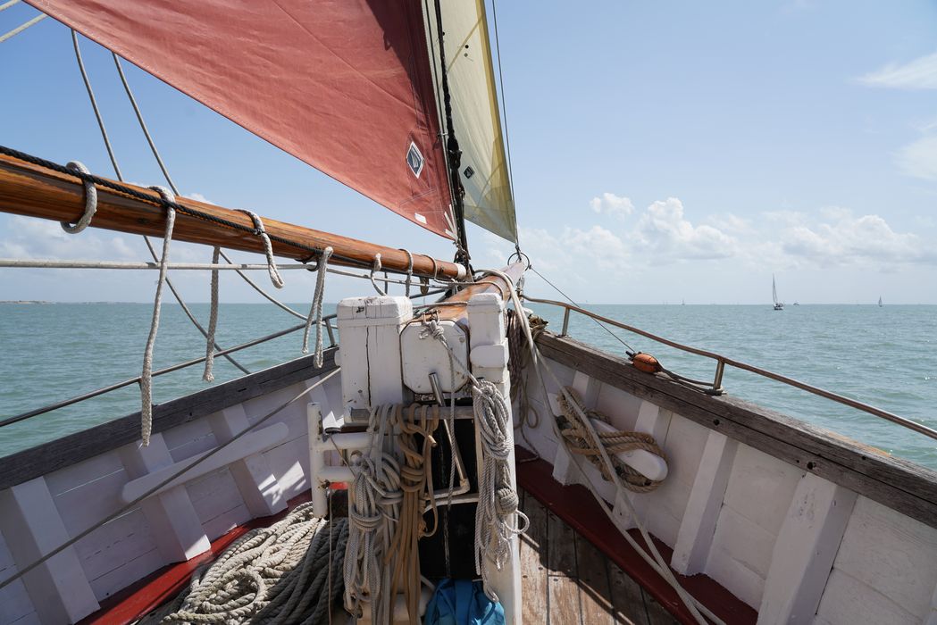 bateau de plaisance : ketch aurique de grande croisière, ex-harenguier (588807 H) dit Notre-Dame-des-Flots